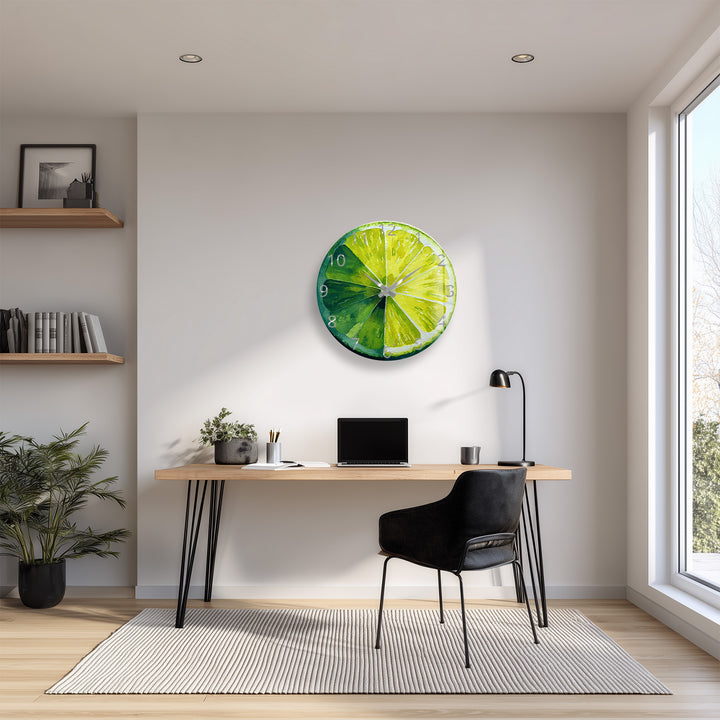 Limettenscheiben-Wanduhr aus Glas – Küchendekoration mit frischen Zitrusfrüchten