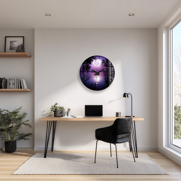 Lila Vollmond-Glas-Wanduhr – Mondschein-See-Dekor
