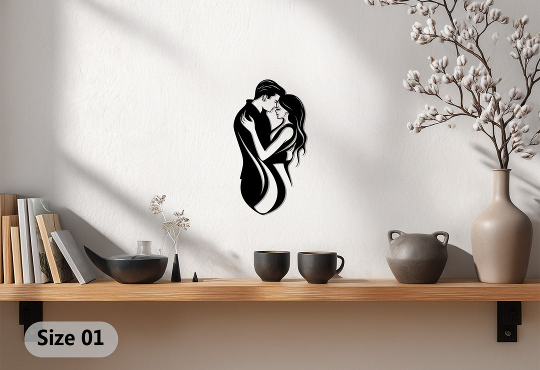 عناق أبدي – صورة ظلية لزوجين رومانسيين فن جداري معدني