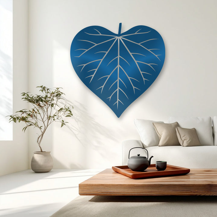 The realistic detail of the striking blue heart-shaped leaf metal artwork showcases intricate vein patterns on a bright wall, enhancing modern decor.