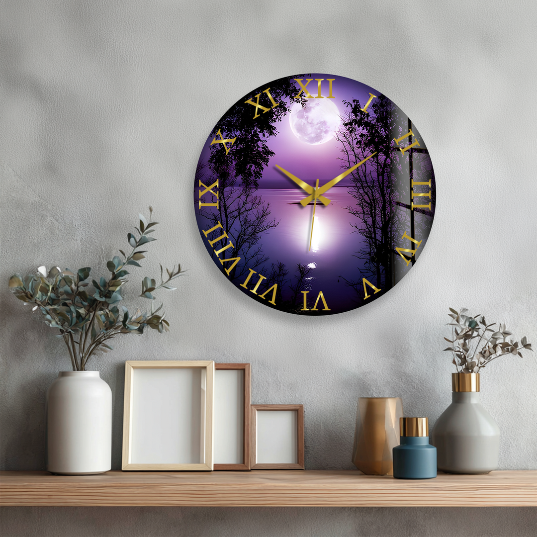 Lila Vollmond-Glas-Wanduhr – Mondschein-See-Dekor