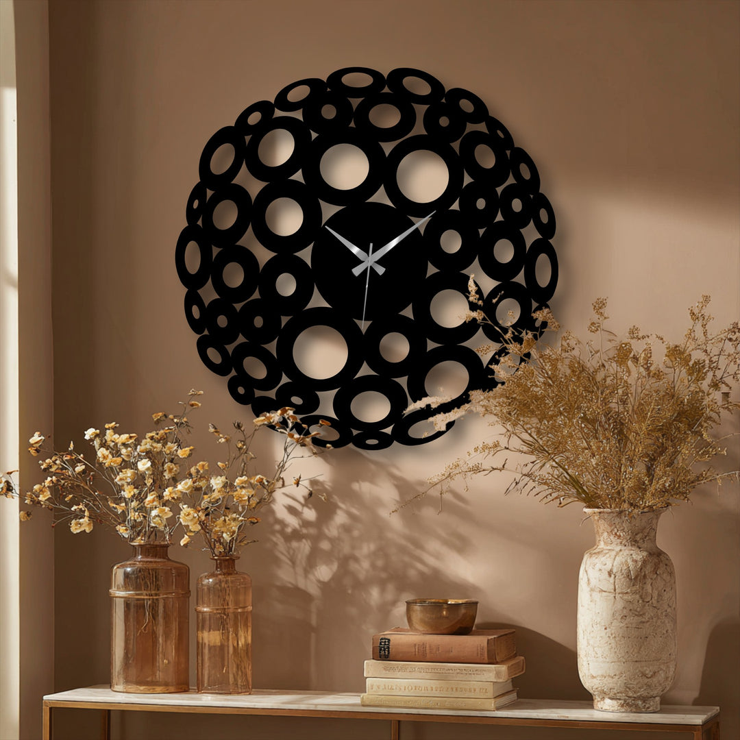 Showcasing its unique metal wall art design, the bubble circle metal wall clock's abstract ring pattern creates an engaging focal point.