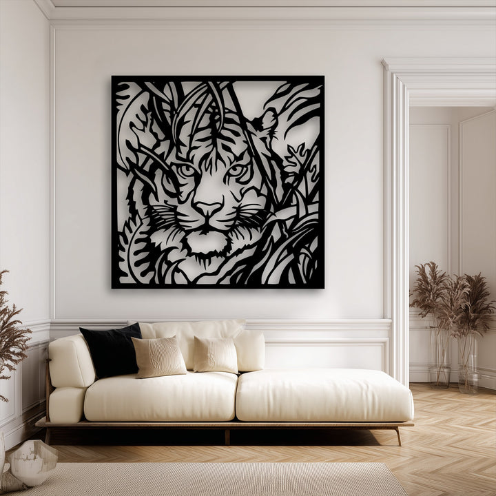 The exceptional craftsmanship of this unique metal wall art captures a majestic tiger in foliage, showcasing superior material quality.