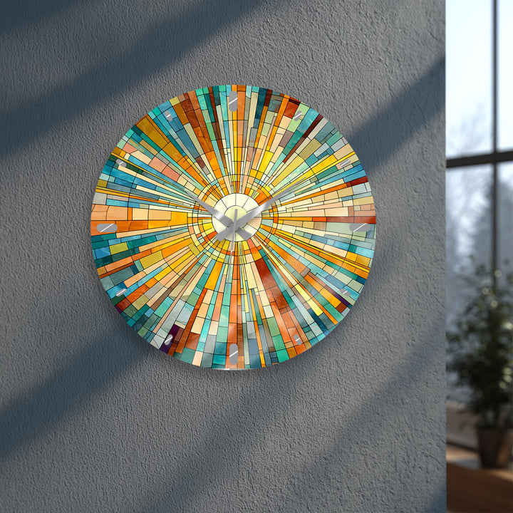 Geometrische Sunburst-Glaswanduhr – Bunte Mosaikkunst