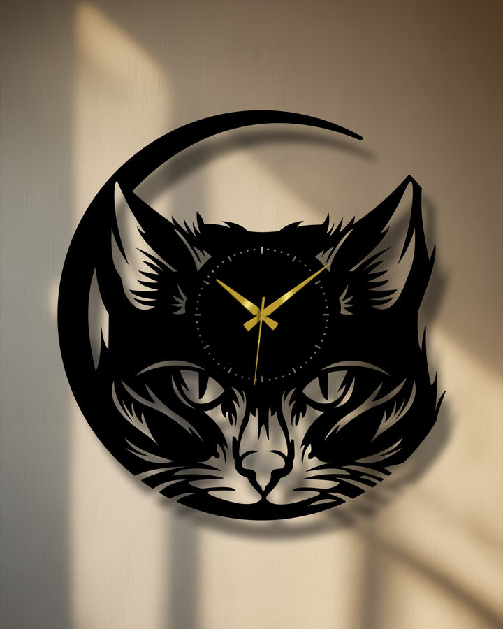 Deepest cutouts define this decorative metal art fox face wall clock, showcasing a modern animal design with elegant, minimalist charm.