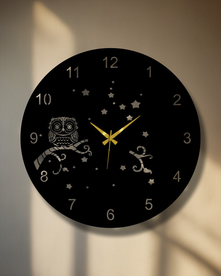 The deeply saturated ebony of this Owl Night Metal Wall Clock with starry sky design creates striking decoration wall art.