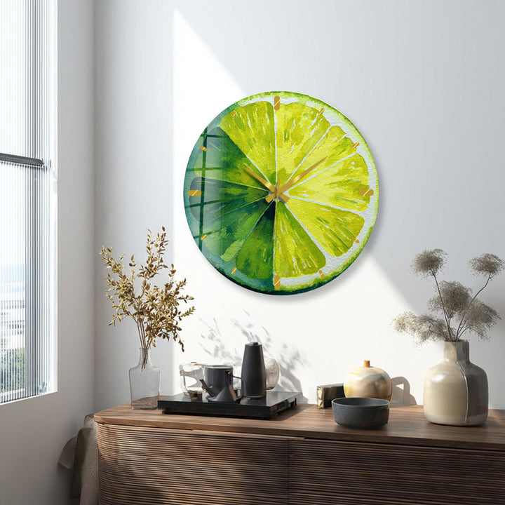 Limettenscheiben-Wanduhr aus Glas – Küchendekoration mit frischen Zitrusfrüchten