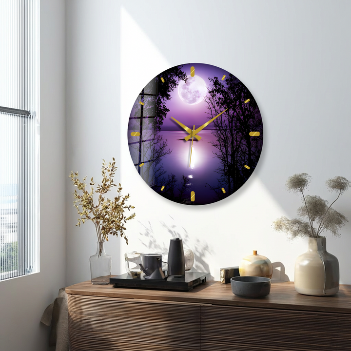 Lila Vollmond-Glas-Wanduhr – Mondschein-See-Dekor