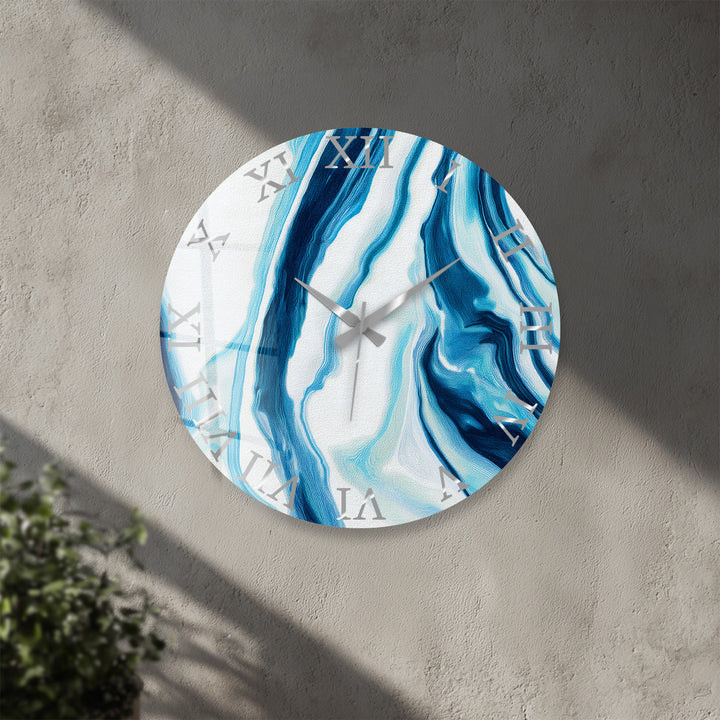 Blaue Marmorglas-Wanduhr – modernes blau-weißes Dekor