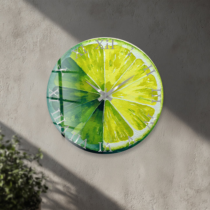 Limettenscheiben-Wanduhr aus Glas – Küchendekoration mit frischen Zitrusfrüchten