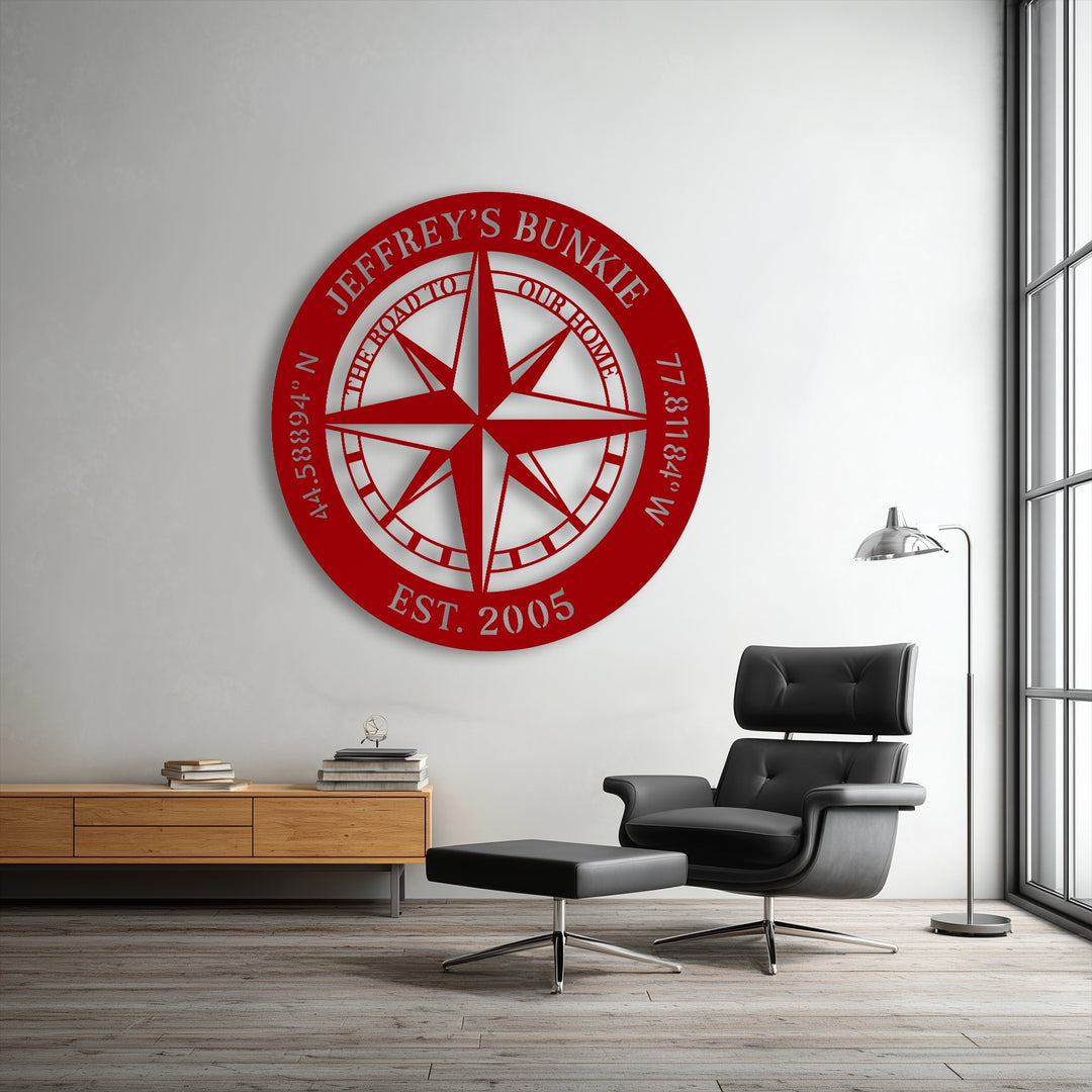 The personalized compass design of this unique metal wall art radiates outward, creating a strong sense of directional movement.