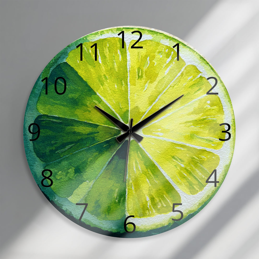 Limettenscheiben-Wanduhr aus Glas – Küchendekoration mit frischen Zitrusfrüchten