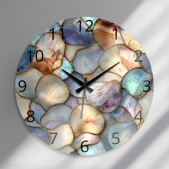 Muschelglas-Wanduhr – Küstendekor aus Perlmutt