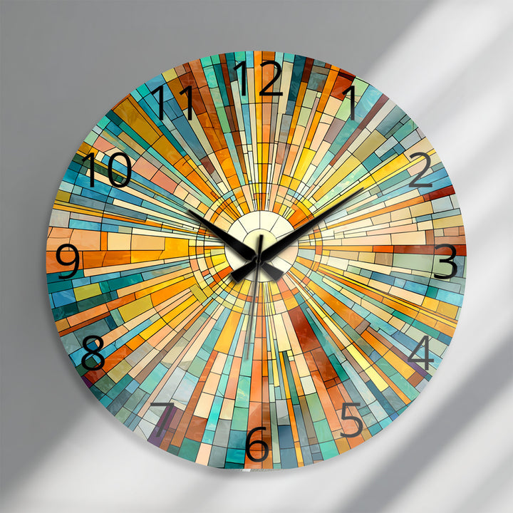 Geometrische Sunburst-Glaswanduhr – Bunte Mosaikkunst