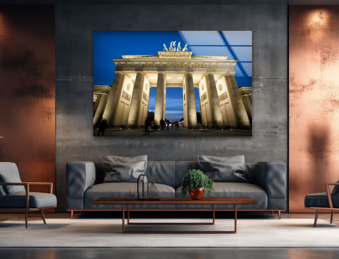 Erleben Sie das majestätische Brandenburger Tor in der Dämmerung