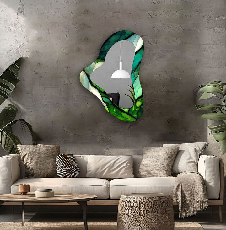 Asymmetrischer Wandspiegel aus Glas in leuchtendem Grün