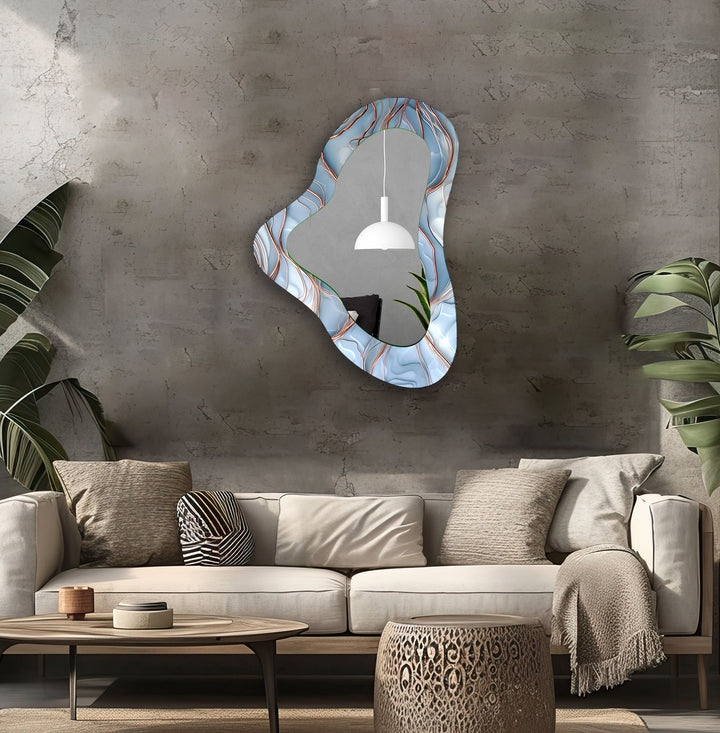 Moderner blauer Wandspiegel aus unregelmäßigem Glas