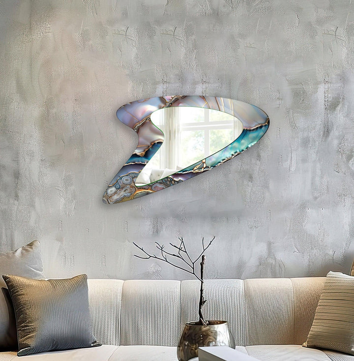 Wall mirrors combining modern aesthetics with classic elegance for timeless appeal
