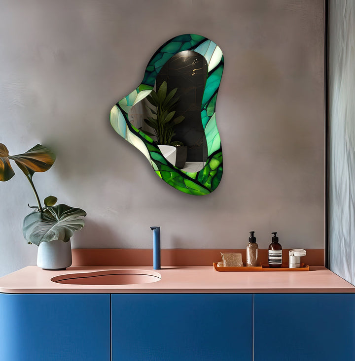 Asymmetrischer Wandspiegel aus Glas in leuchtendem Grün
