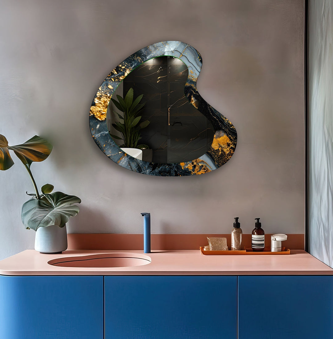 Eleganter dekorativer Wandspiegel aus goldenem Marmor