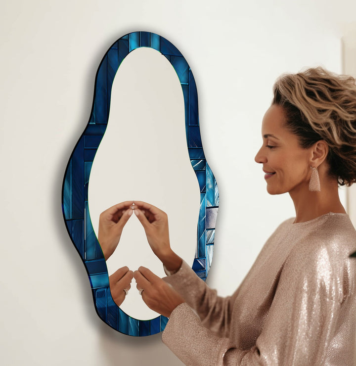 Blau gebeizter asymmetrischer Wandspiegel