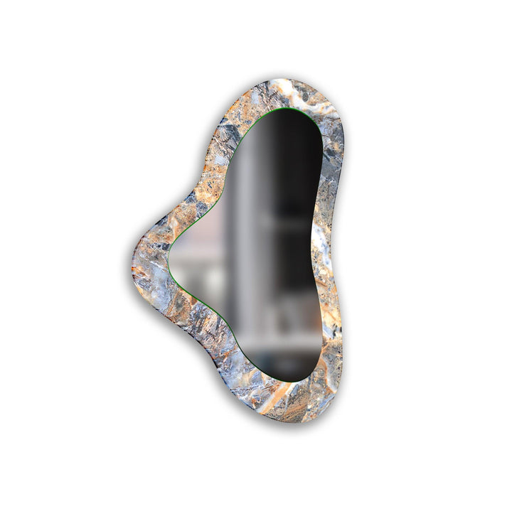 Eleganter Wandspiegel aus unregelmäßigem Marmorglas