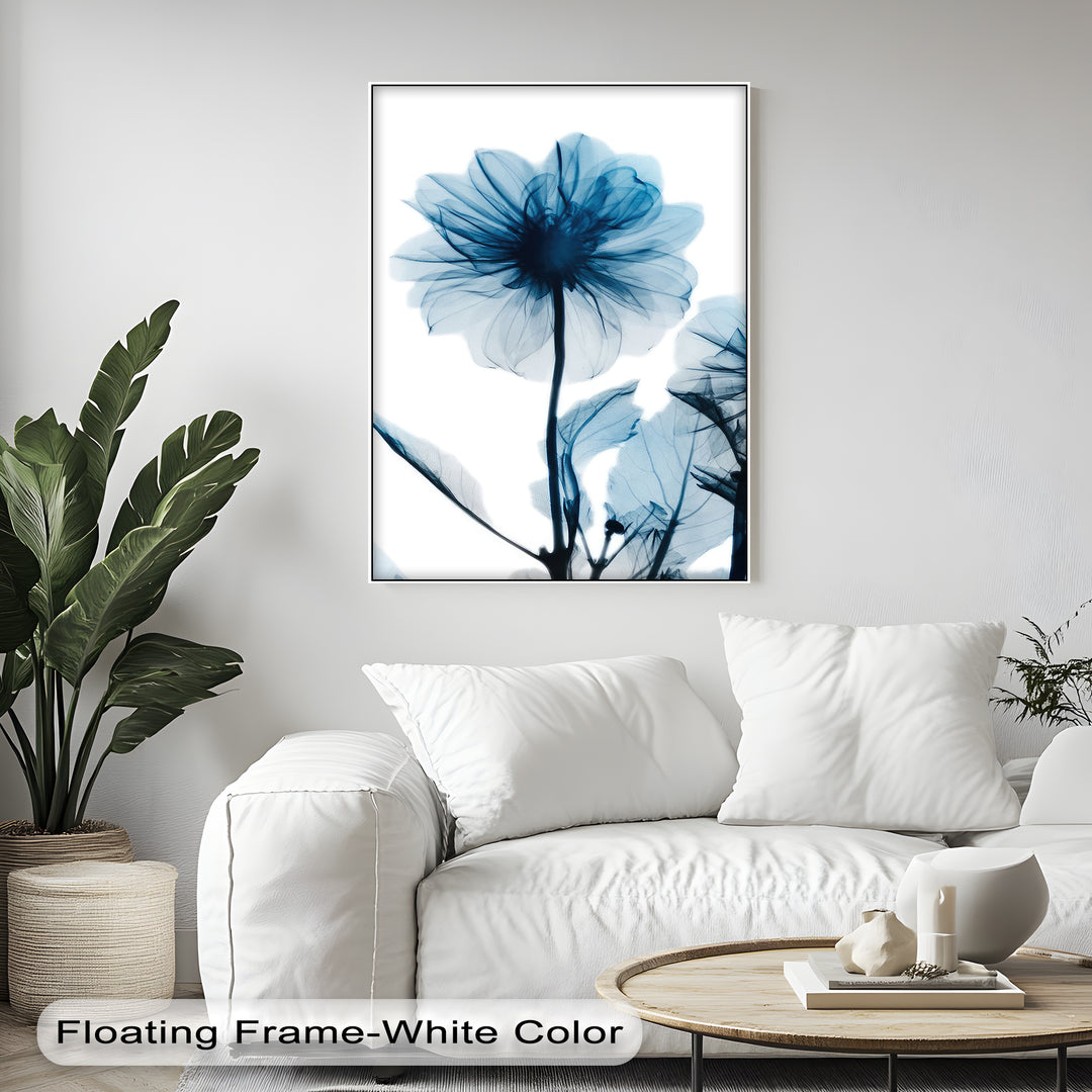 Winterliche Ruhe – Japanische Frau im blauen Kimono, Leinwanddruck | Gerahmtes Kunstwerk