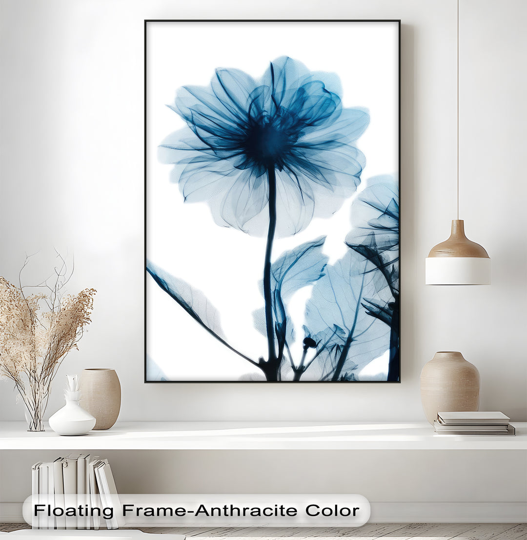 Winterliche Ruhe – Japanische Frau im blauen Kimono, Leinwanddruck | Gerahmtes Kunstwerk