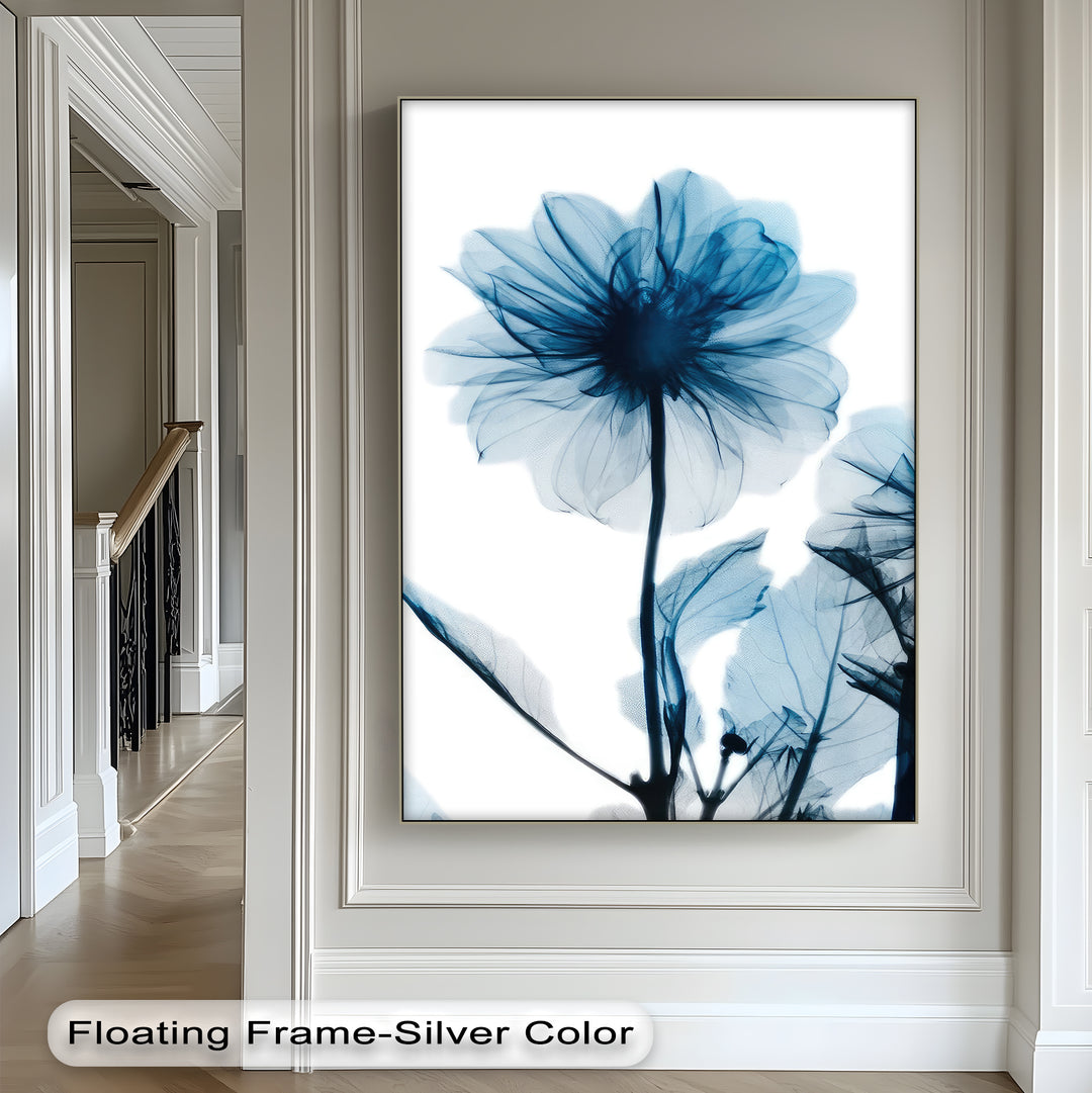 Winterliche Ruhe – Japanische Frau im blauen Kimono, Leinwanddruck | Gerahmtes Kunstwerk