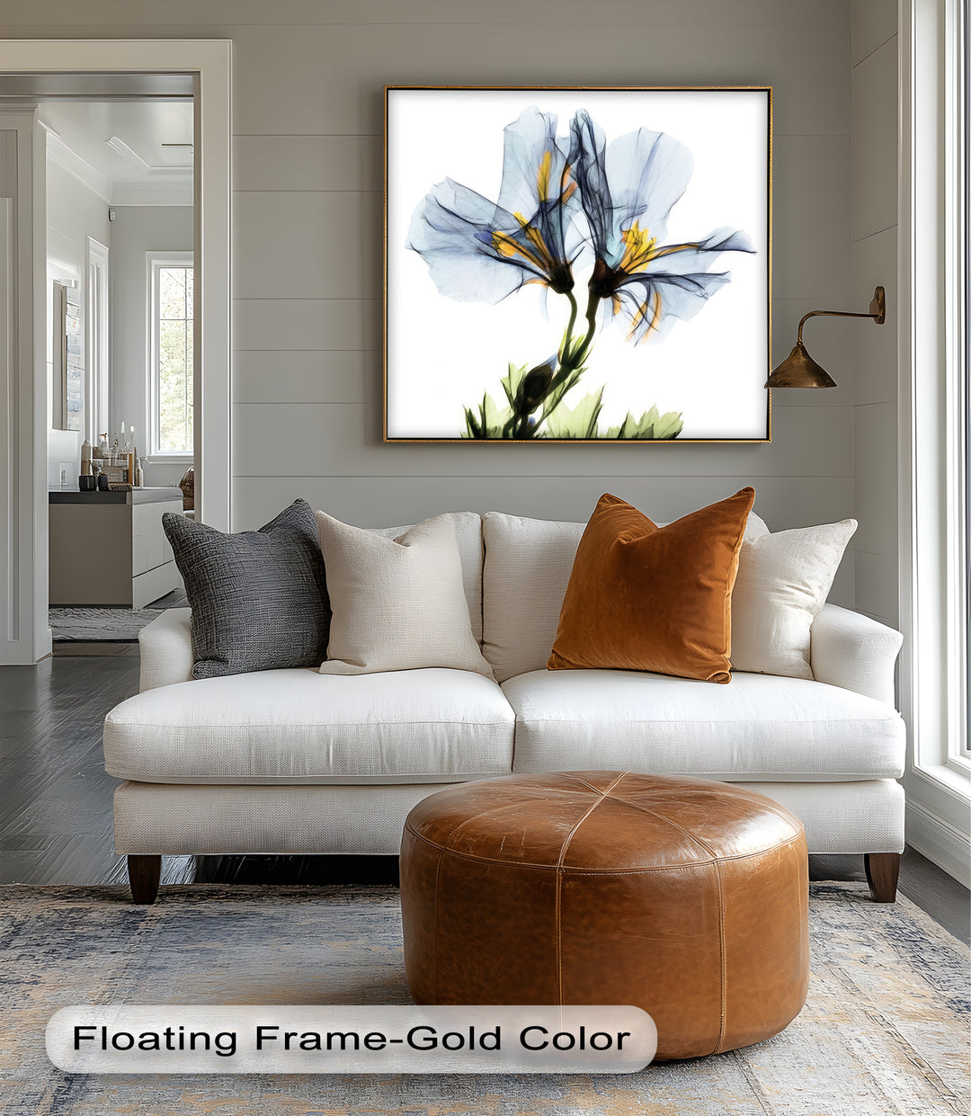 Winterliche Ruhe – Japanische Frau im blauen Kimono, Leinwanddruck | Gerahmtes Kunstwerk