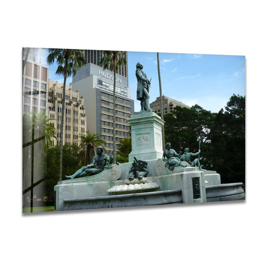 Showcasing exceptional art from glass, this statue of King José I wall art features smooth, reflective textures that highlight the landmark's historic detail.