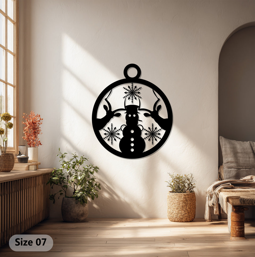 Abbraccio invernale – Natale con pupazzo di neve e renne Decorazioni Murali in Metallo