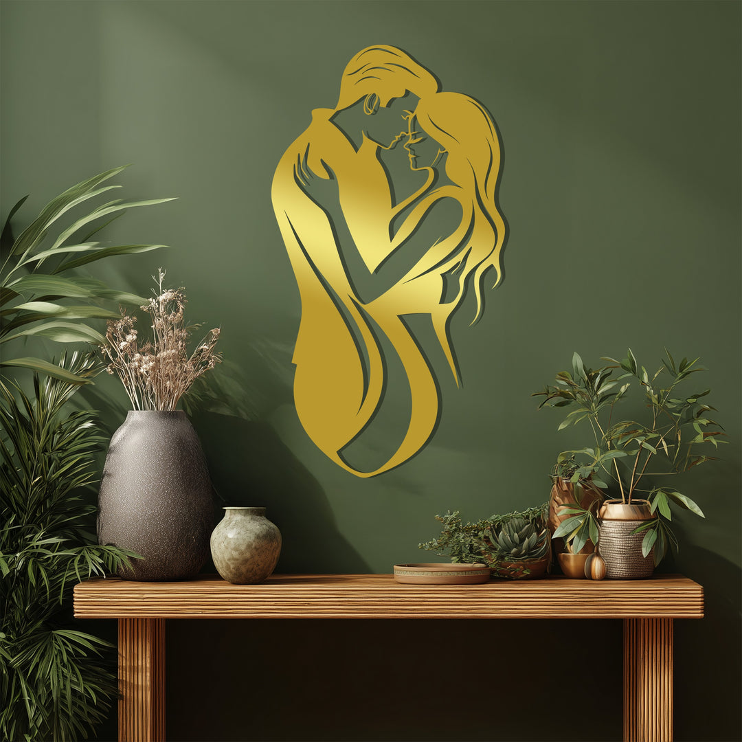 عناق أبدي – صورة ظلية لزوجين رومانسيين فن جداري معدني