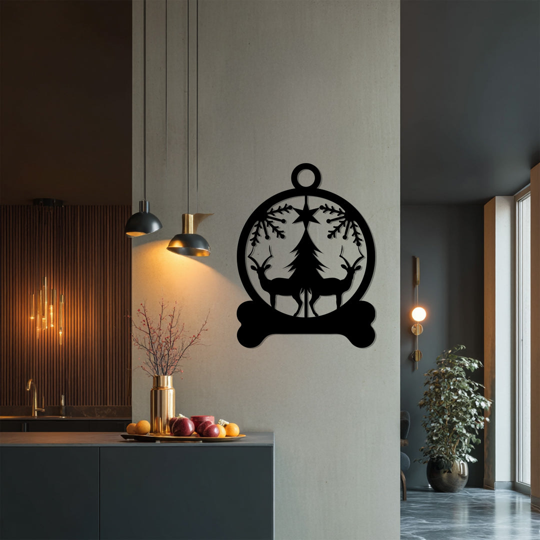 تناغم الشتاء – الرنة والشجرة فن جداري معدني