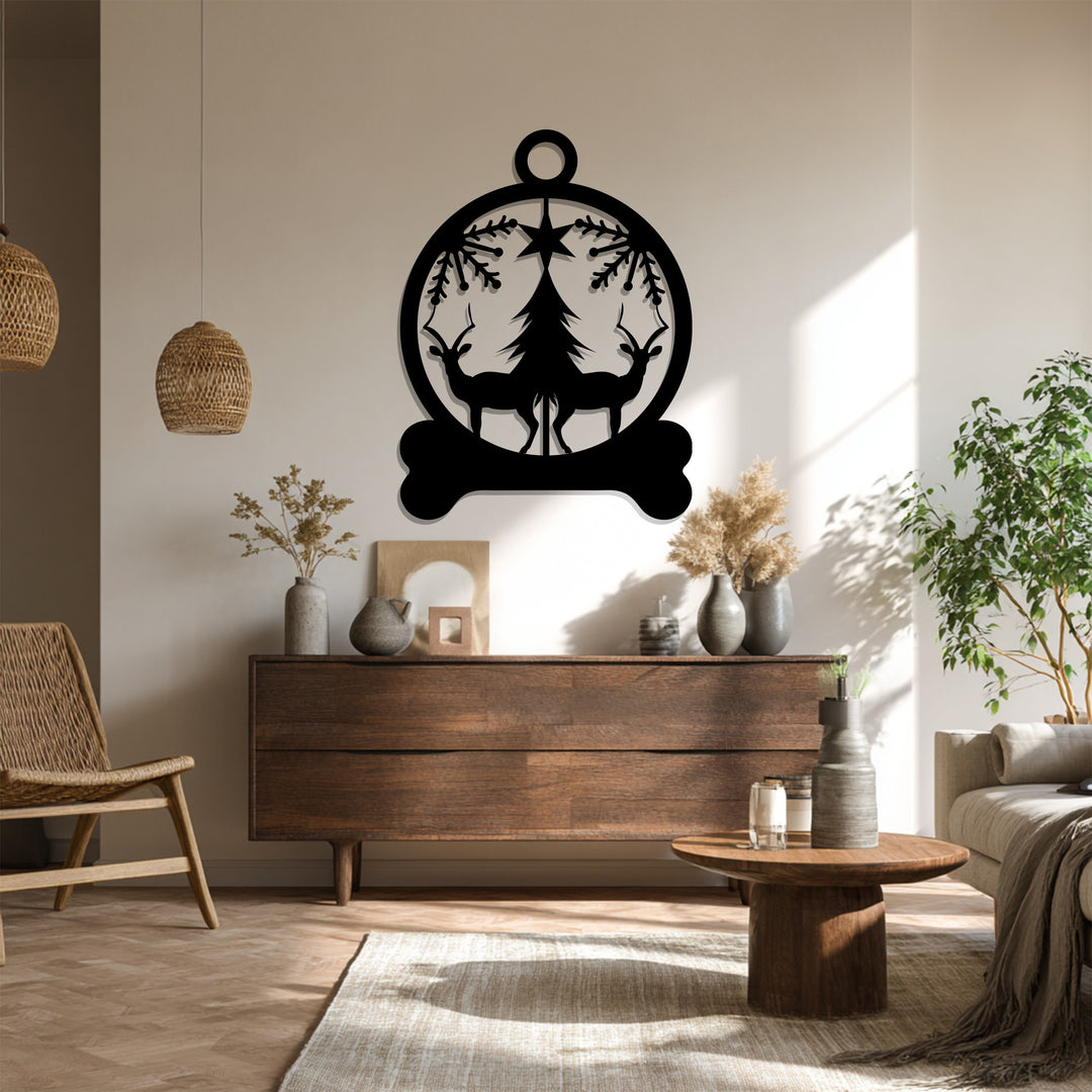 تناغم الشتاء – الرنة والشجرة فن جداري معدني