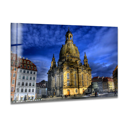 Featuring a sleek finish, this Dresden Frauenkirche glass wall art captures the beauty of the iconic landmark, providing a unique and modern approach to home decoration.