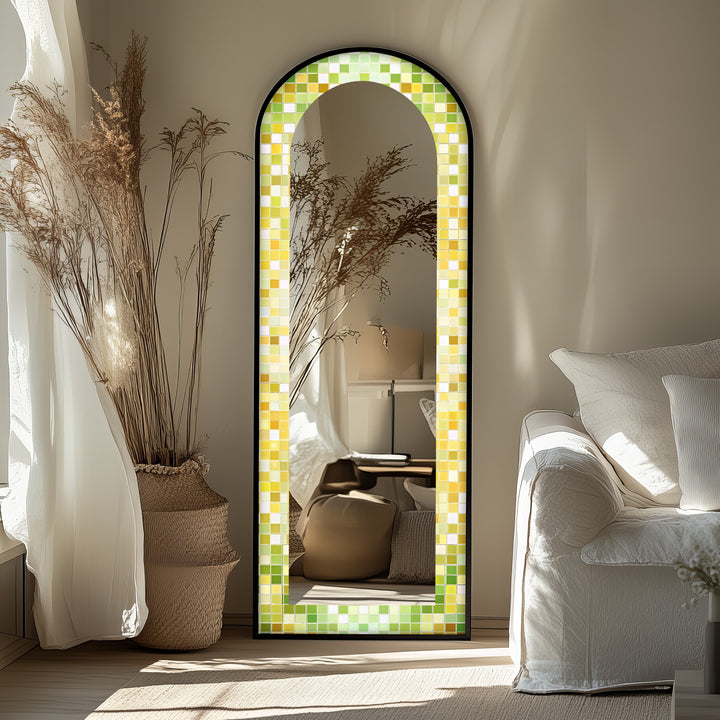 Lime Glow Harmony – Frischer grüner Mosaik-Standspiegel 