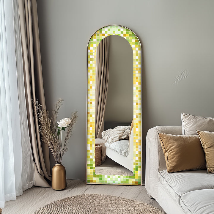 Lime Glow Harmony – Frischer grüner Mosaik-Standspiegel 