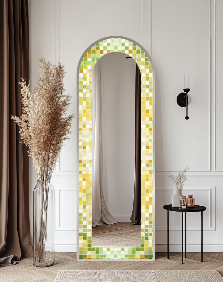 Lime Glow Harmony – Frischer grüner Mosaik-Standspiegel 