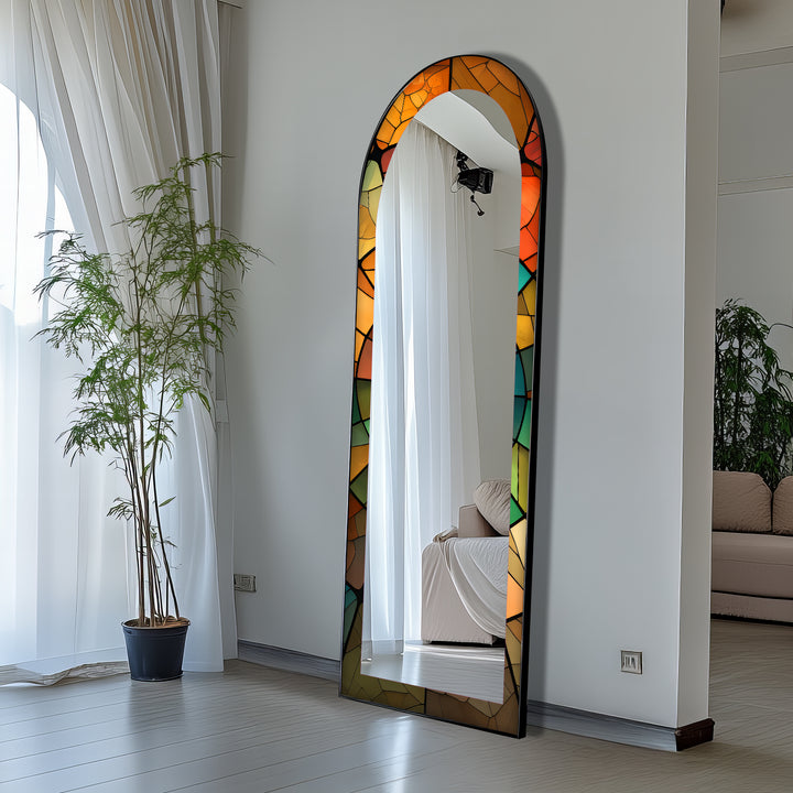Warm getöntes Design – gebeizter Standspiegel 