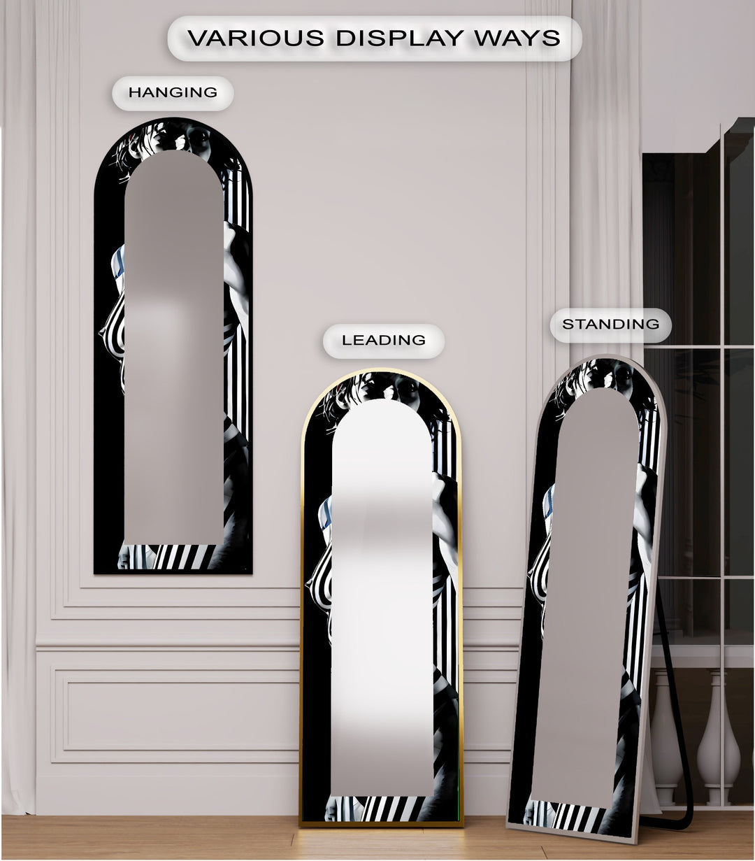 Monochrome Muse – Schwarz-weißer Standspiegel 
