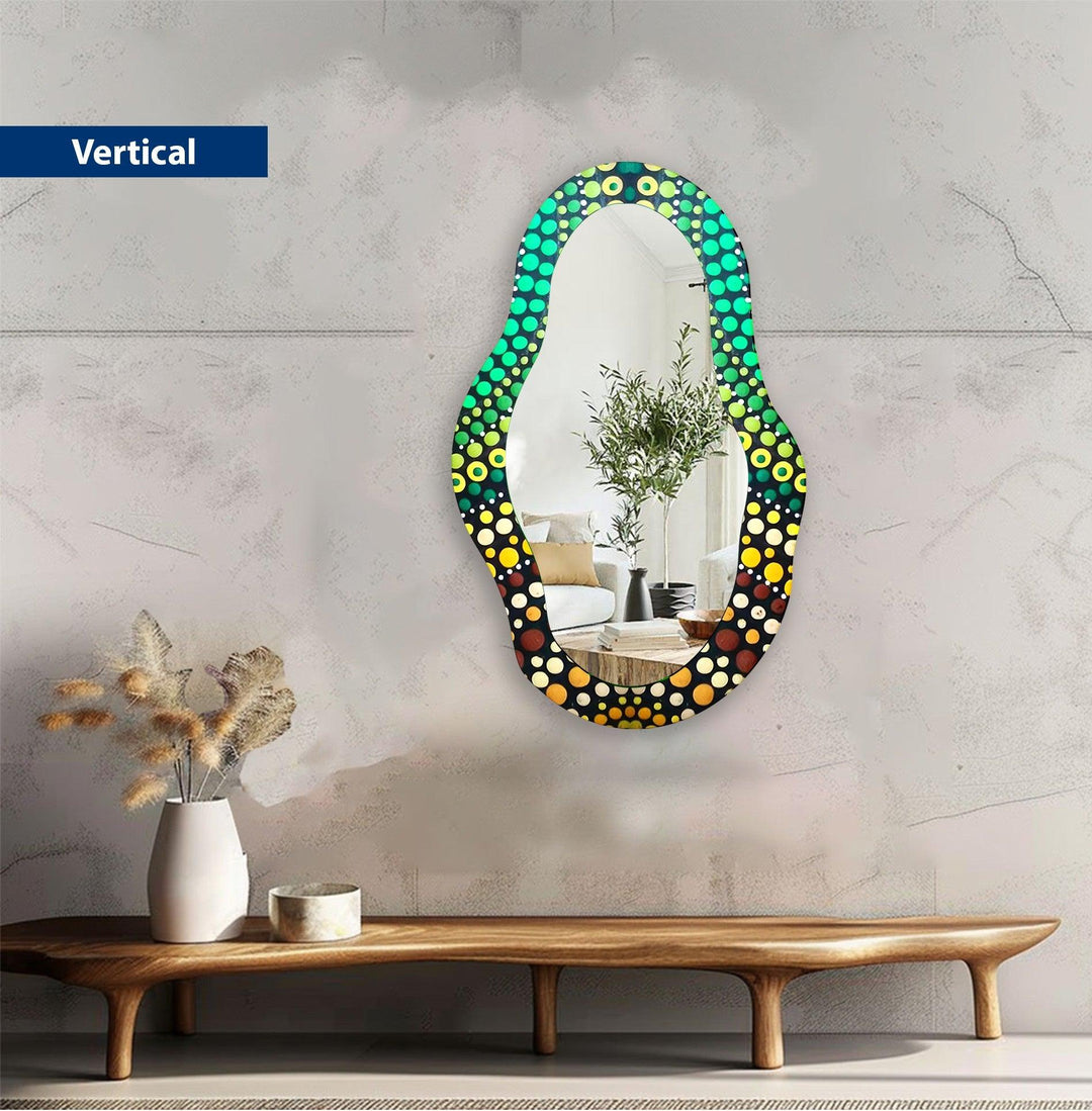 Asymmetrischer Wandspiegel mit grünem Mosaik