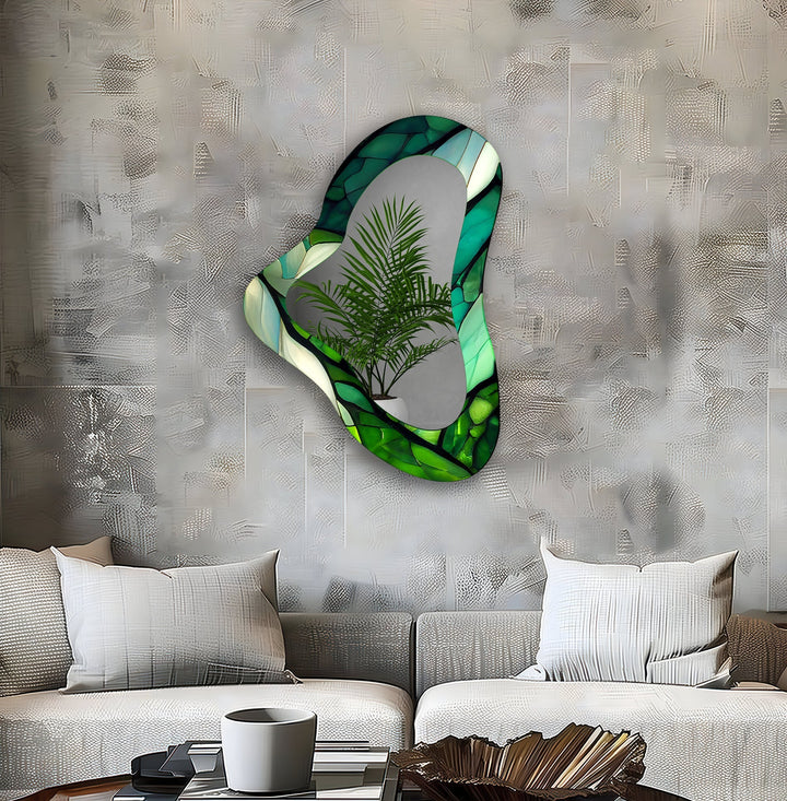 Asymmetrischer Wandspiegel aus Glas in leuchtendem Grün