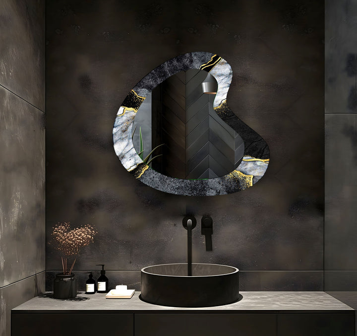 Wall mirrors combining modern aesthetics with classic elegance for timeless appeal
