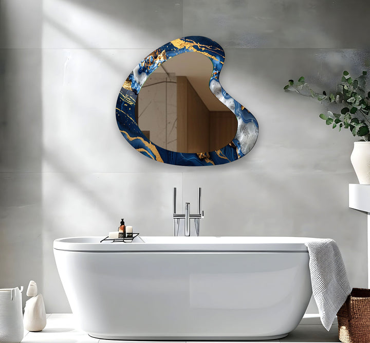 Unregelmäßiger Wandspiegel aus blauem und goldenem Marmor