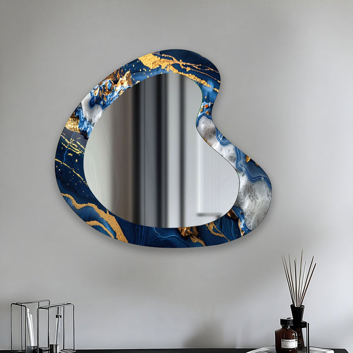 Unregelmäßiger Wandspiegel aus blauem und goldenem Marmor