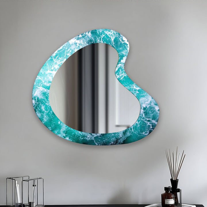 Dekorativer Wandspiegel aus Glas mit blauen Wellen