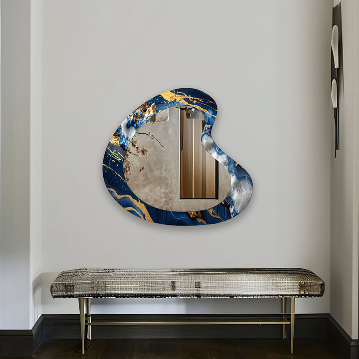 Unregelmäßiger Wandspiegel aus blauem und goldenem Marmor