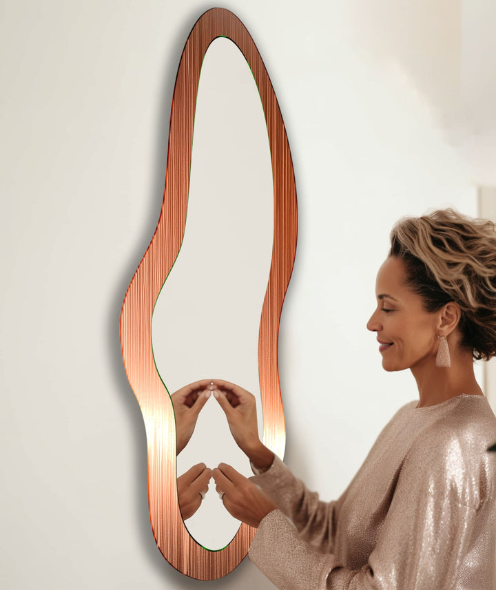 Moderner orangefarbener asymmetrischer Wandspiegel aus Glas