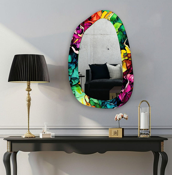 Asymmetrischer Glas-Wandspiegel in lebendigen Farben